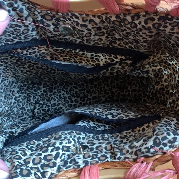 Sondra Roberts Coral Straw Woven Wood Ring Handle Beach Bag with Fringes - Picture 9 of 16